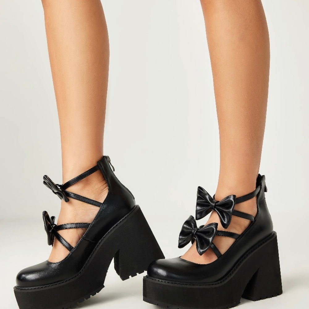 Bow Heels - Picture 2 of 6